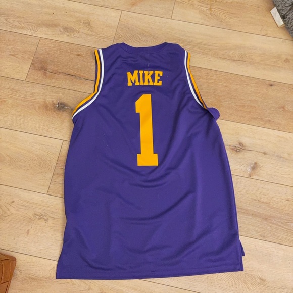 LSU basketball
Jersey - Picture 2 of 2